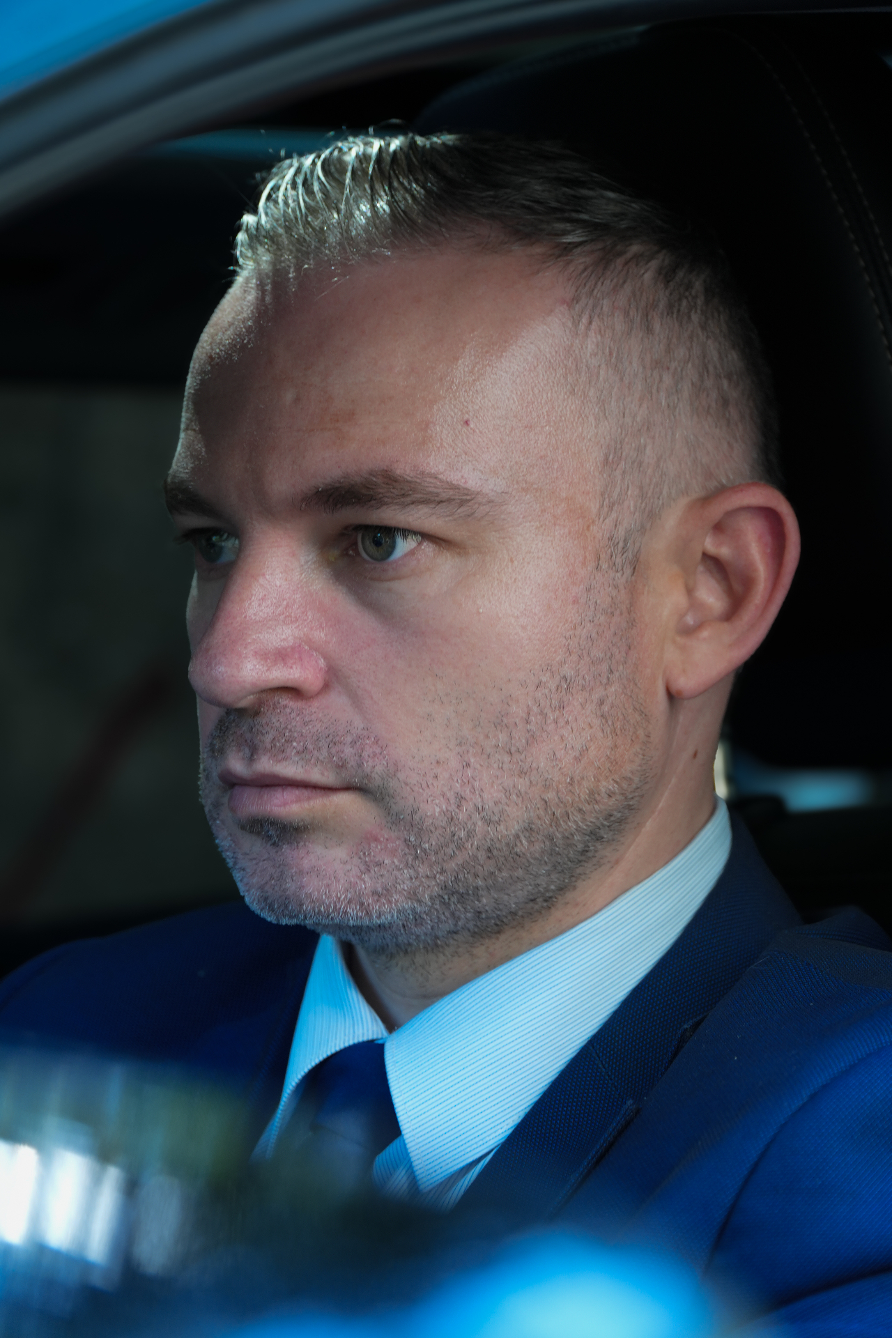 Motorista executivo da Transfersafe ao volante